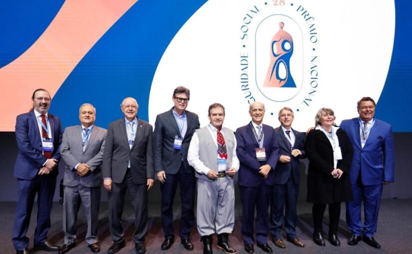 46º CBPP: Prêmio Nacional de Seguridade Social é concedido para grupo de parlamentares